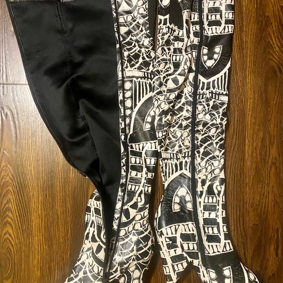 Cape Robbin Black/White Faux Leather Tresa Open Toe Thigh High Boots size 8.5 - Picture 4 of 6